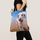 Dalmatiner-Hund auf Strand Tasche (Von Nahem)