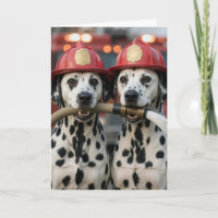 Dalmatiner Hunde zum Geburtstag halten einen Feuer