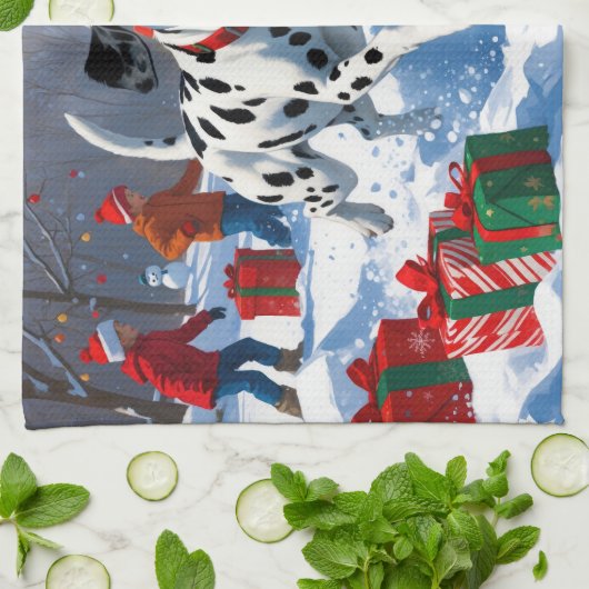 Dalmatiner läuft im Schnee mit Weihnachtshut Geschirrtuch (Gefaltet)
