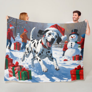 Dalmatiner läuft im Schnee mit Weihnachtsmütze Fleecedecke
