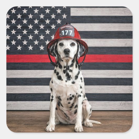 Dalmatiner mit Feuerwehrhelm Quadratischer Aufkleber (Vorderseite)