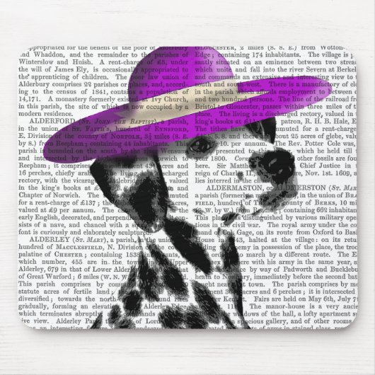 Dalmatiner mit Lila, breitgefächerten Hut Mousepad (Vorne)