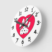 Dalmatiner Paw Print in rotem Herzen Runde Wanduhr (Winkel)