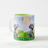 Dalmatiner Welpe sitzend in einem Kinderzimmer Zweifarbige Tasse (Vorderseite Links)