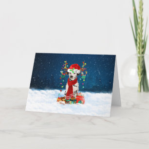 Dalmatinerhund im Schnee mit Weihnachtsgeschenken Karte