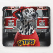 Dalmatinie Tragen eines müden Shirts Mousepad (Vorne)