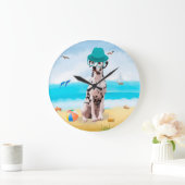 Dalmation Dog on Beach Große Wanduhr (Zuhause)