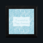 Damask Ehefrau Jubiläum Geschenkboxen blau<br><div class="desc">Hübsche schicke Damast Stil Keepake Geschenkboxen. Ideal,  um Ihre Ehefrau bei einem Jubiläum oder einem anderen besondere Anlass ein besonderes Geschenk zu schenken. Geschenkboxen lautet: "Zu meiner wunderbaren Ehefrau glücklichen Jahrestag",  oder kann mit Ihren eigenen Worten angepasst werden. Exklusives Design von Sarah Trett.</div>