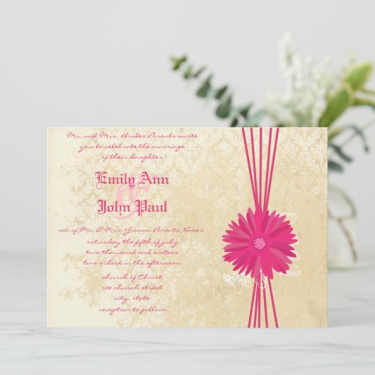 Damask Fuchsia Gerber Daisy Wedding Einladung (Stehend Vorderseite)