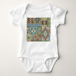 Damask Patchwork: Farbiges türkisches Vintag. Baby Strampler