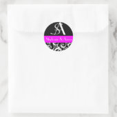 Damask Wedding Monogram in Black and Fuchsia Runder Aufkleber (Tasche)