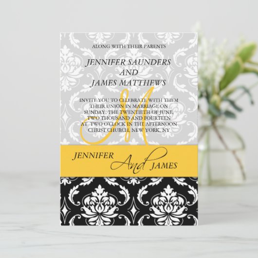 Damask Yellow Monogram Names Wedding Einladung (Stehend Vorderseite)
