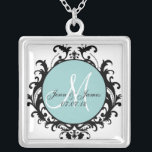 Damast-Monogramm nennt Hochzeits-Datums-Halskette Versilberte Kette<br><div class="desc">Kundengerechte Braut-Bräutigam-Save the Date Halskette mit Damastmuster. Kunst und Entwurf durch Elke Clarke ©2010. Damastmuster durch Elke Clarke. Keine Verdopplung für den persönlichen oder kommerziellen Gebrauch erlaubt.</div>