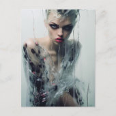 Dame Clear Plastic Dress Hinter Rainy Window Postkarte (Vorderseite)