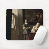 Dame, die einen Brief mit ihrem Mädchen, c.1670 Mousepad (Mit Mouse)
