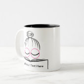 Dame Librarian mit Gläsern und einem Buch Zweifarbige Tasse (Vorderseite Links)