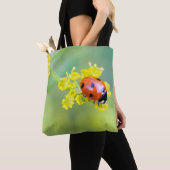 Dame oben tasche (Von Nahem)