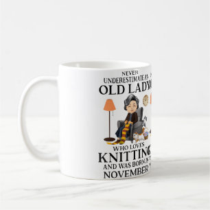 Damen Alte Dame Liebt Stricken Geboren Im November Kaffeetasse