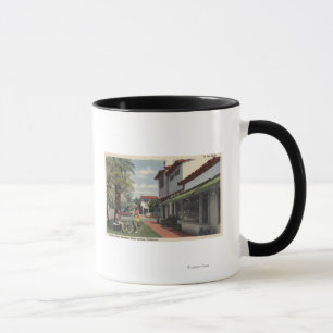 Damen in der Sommer-Abnutzung in der Piazza Tasse