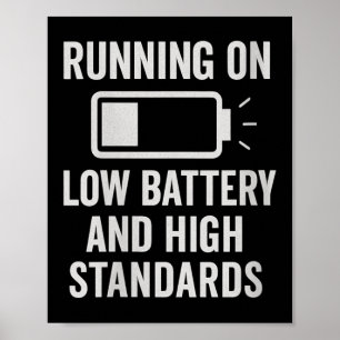 Damen laufen auf niedriger Batterie und hohen Stan Poster
