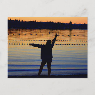 Damen-Sonnenuntergangs-Silhouette Postkarte