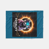 Damen-Total-Solar-August-12-Illustration Fleecedecke (Vorderseite (Horizontal))