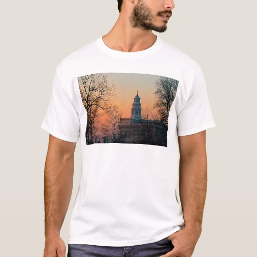 Dämmerung am Nauvoo Tempel T-Shirt (Vorderseite)