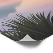 Dämmerung - Serener Sonnenaufgang über bewaldet Poster (Ecke)