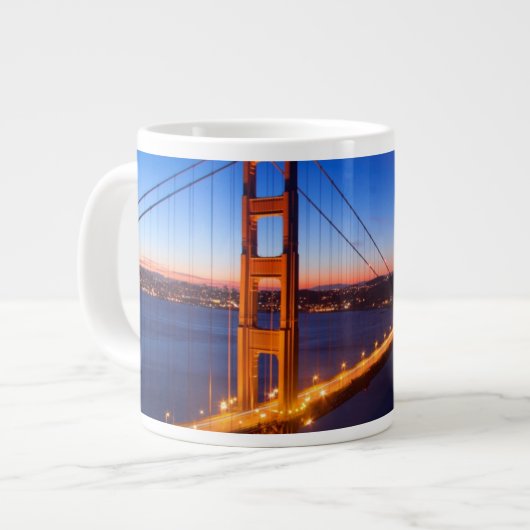 Dämmerung über San Francisco und Golden Jumbo-Tasse (Vorderseite Links)