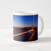 Dämmerung über San Francisco und Golden Jumbo-Tasse (Vorderseite Rechts)