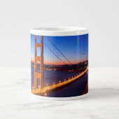 Dämmerung über San Francisco und Golden Jumbo-Tasse (Vorderseite)