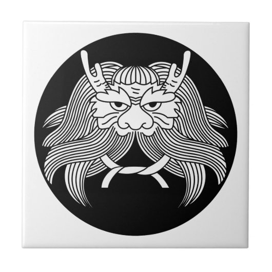 Dämonenhelm Fliese (Vorderseite)