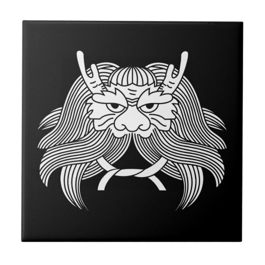 Dämonenhelm Fliese (Vorderseite)