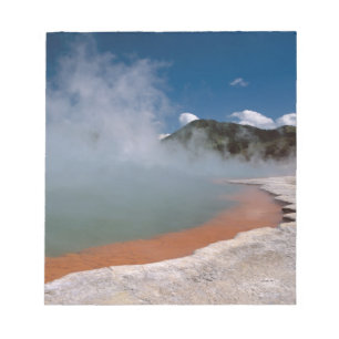 Dampf steigt aus Champagne Pool auf WAI-O-TAPU Notizblock