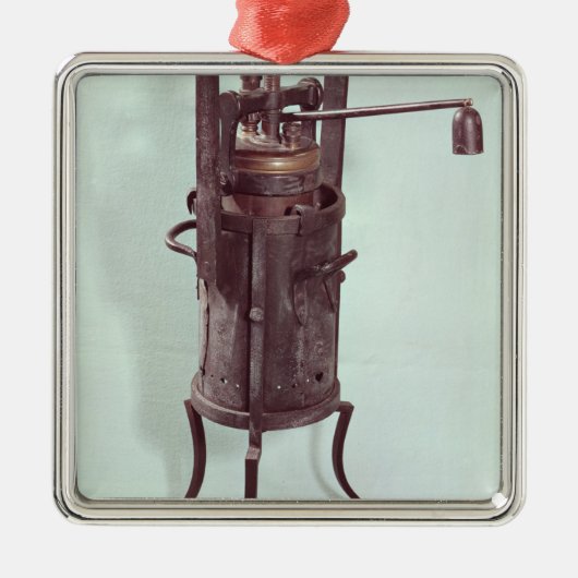 Dampfkochtopf erfunden von Denis Papin 1679 Silbernes Ornament (Vorne)