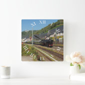 Dampflok mit Sonderzug in Lorch Quadratische Wanduhr (Zuhause)