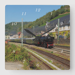 Dampflok mit Sonderzug in Lorch Quadratische Wanduhr