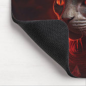 Dampfpanther-Sphinx-Katzenkrieger sieht wild aus Mousepad (Ecke)