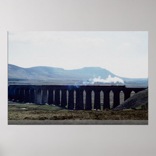 Dampfzug "Green Arrow" auf Ribblehead Viaduct, E Poster (Vorne)