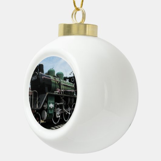 Dampfzug WW2 an der Kwai-Brücke Keramik Kugel-Ornament (Rechts)