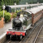 DAMPFZÜGE LEINWANDDRUCK<br><div class="desc">Eine wunderschön restaurierte Dampfbahn und Waggons vergangener Zeiten,  die am Bahnhof ankommen. England UK.</div>