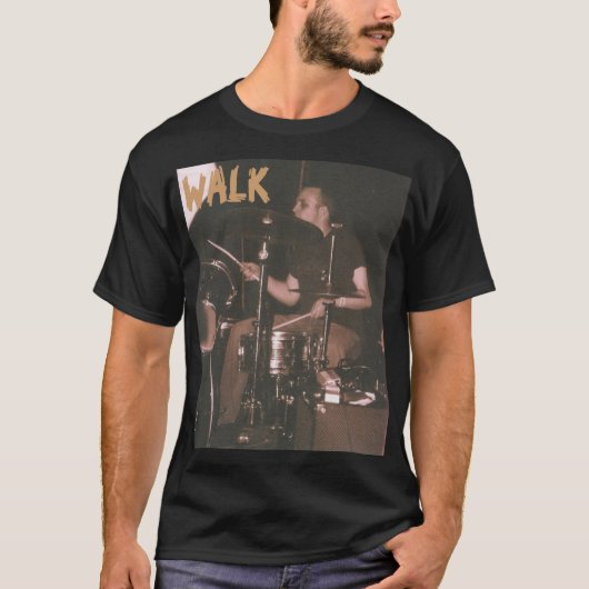 Dan spielt Trommeln T-Shirt (Vorderseite)