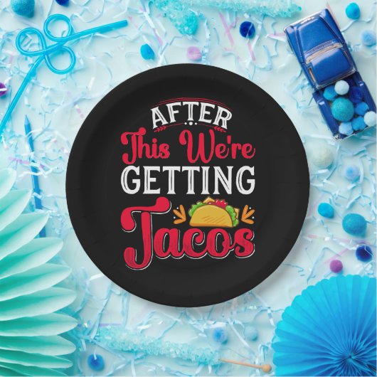Danach bekommen wir Tacos Pappteller (Party)