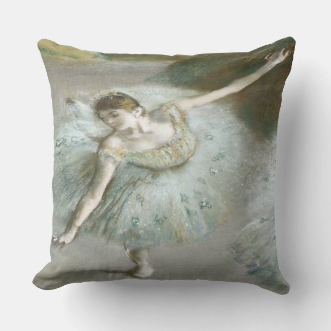Dancer in Green von Edgar Degas Kissen (Vorderseite)