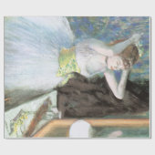 Dancer in ihrem Dressing Room von Edgar Degas Geschenkpapier (Flach)
