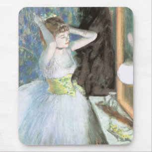 Dancer in ihrem Dressing Room von Edgar Degas Mousepad