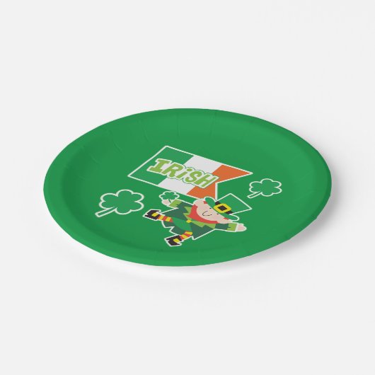 Dancing Irish Leprechaun Pappteller (Schrägansicht)