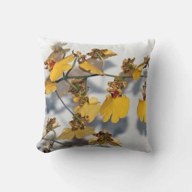 Dancing Lady Yellow Orchids Kissen (Vorderseite)