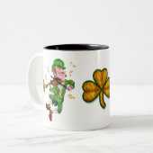 Dancing Leprechauun Zweifarbige Tasse (Vorderseite Links)