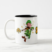 Dancing Leprechauun Zweifarbige Tasse (Links)